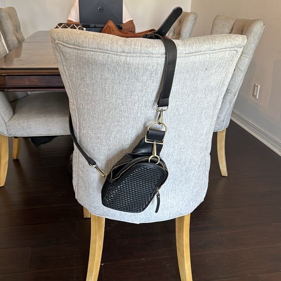 COPY - Anthropologie sling bag black - Picture 2 of 3